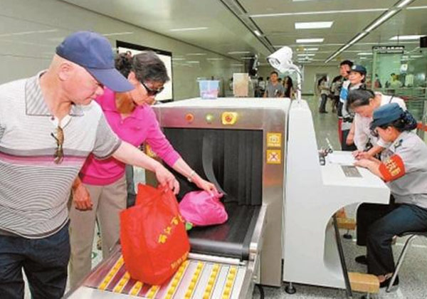 After entering the subway station for security inspection, can the food and drink enter the security inspection machine after X-ray scanning inspection? Does the security x-ray machine have any effect on food?